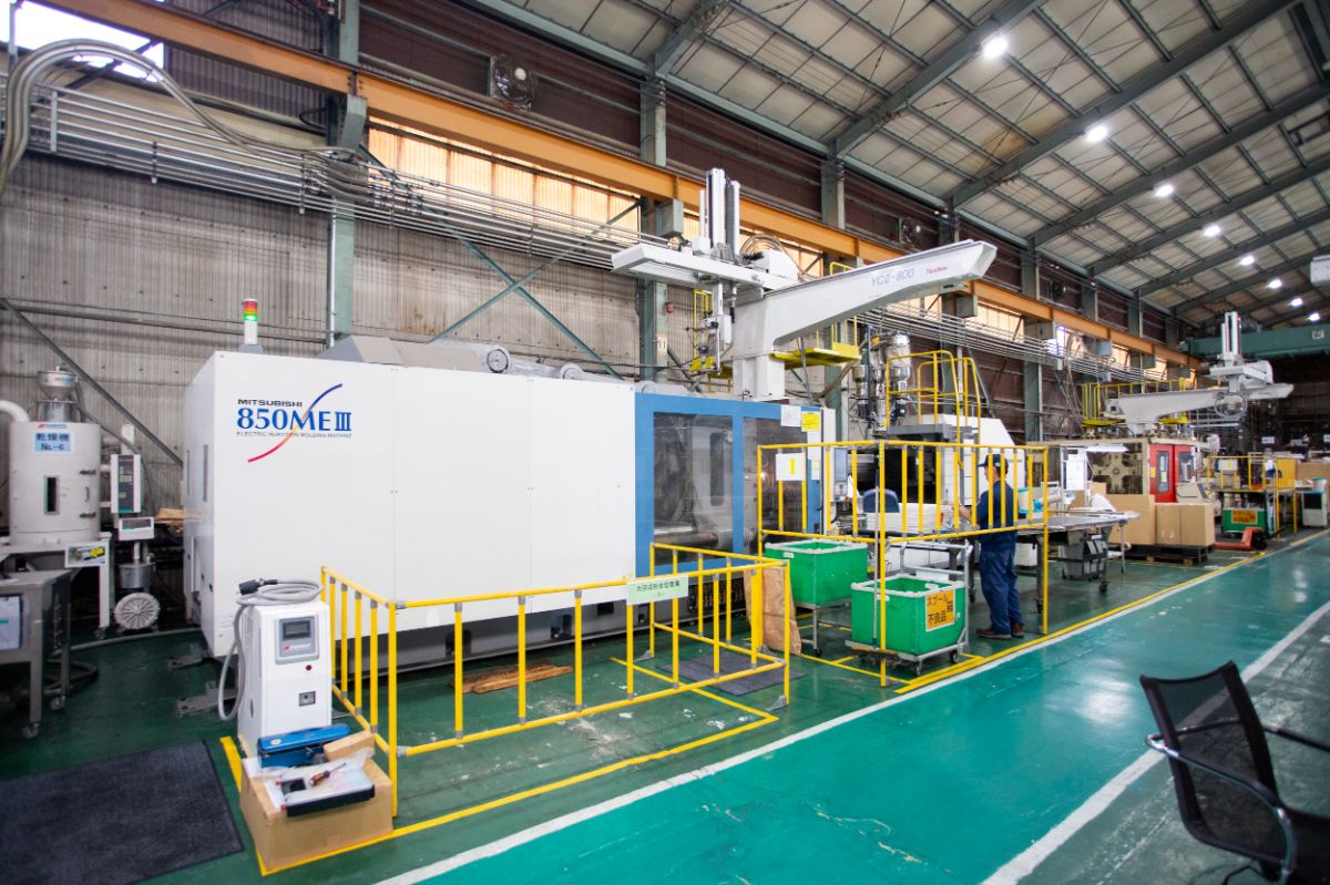 プラスチックの射出成形と手すり