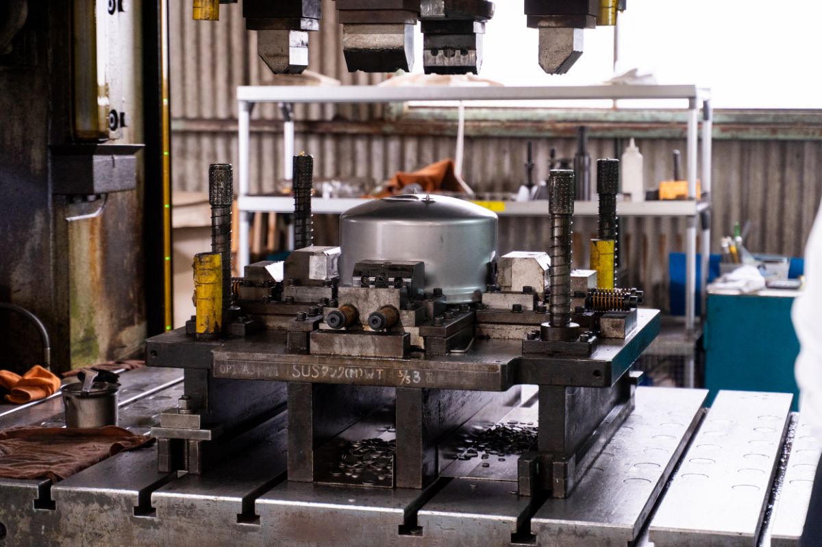 プレス技術(絞り加工)